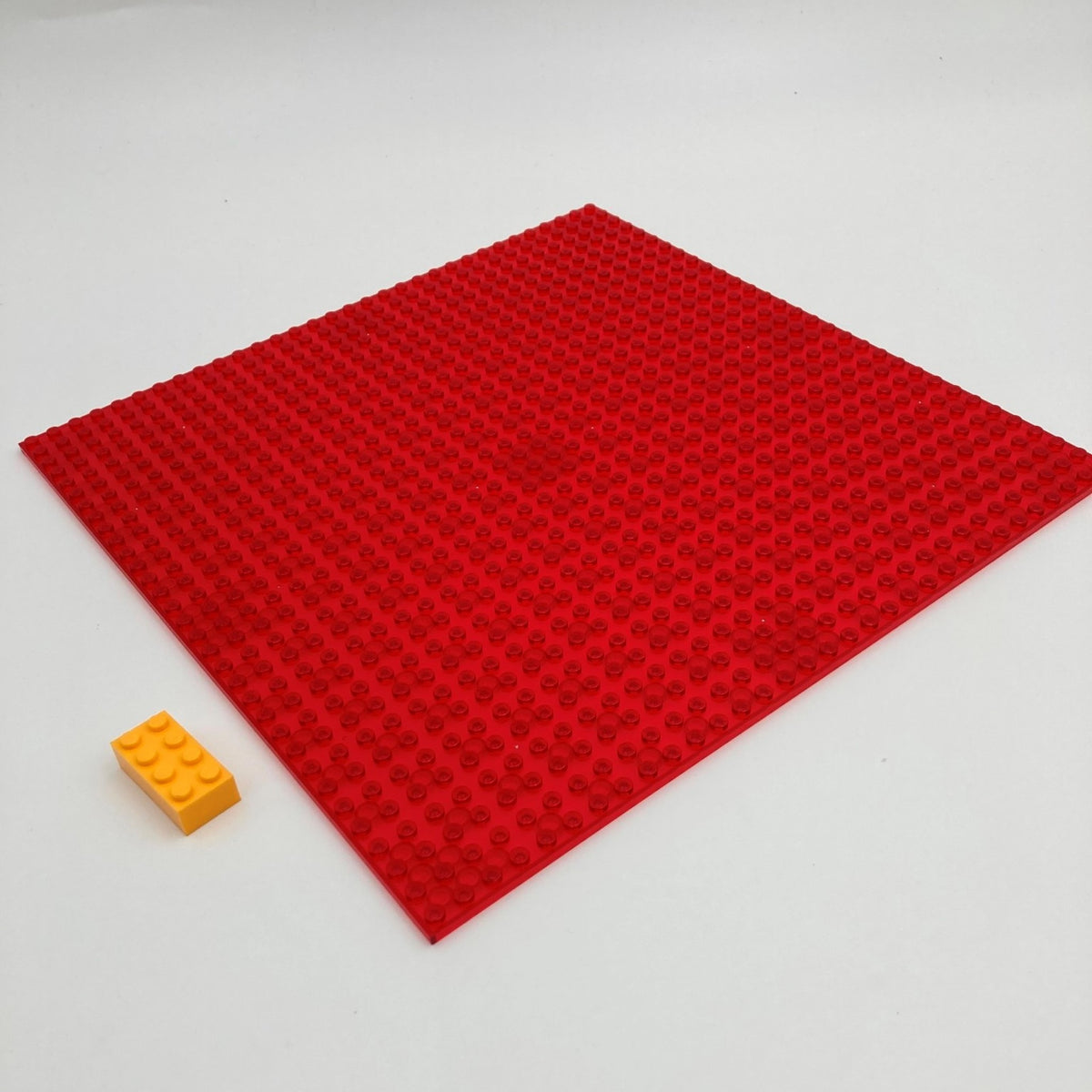AA0027 - Grundplatte transparent rot, unterbaubar 32x32
